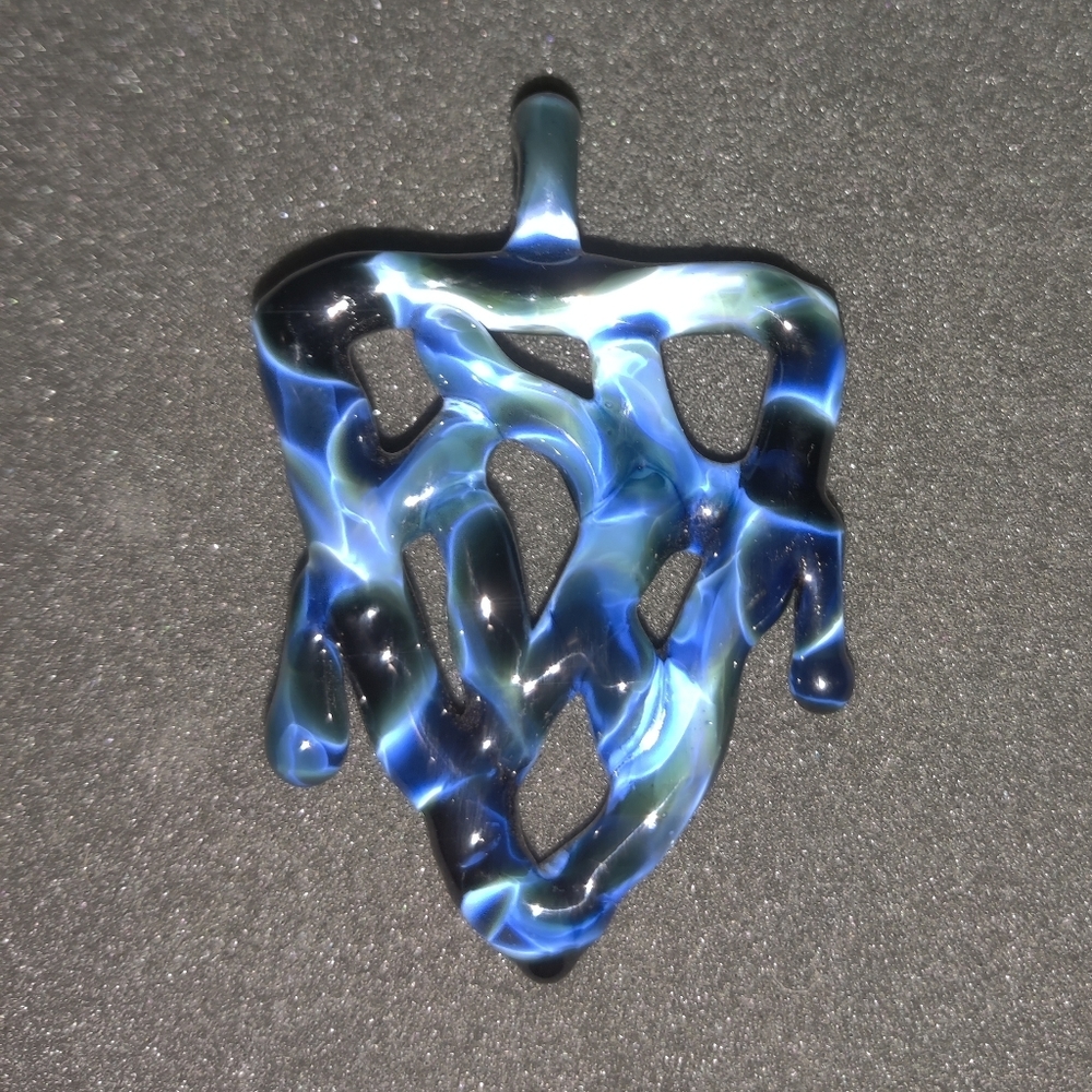 Trippy drippy pizza pendant
